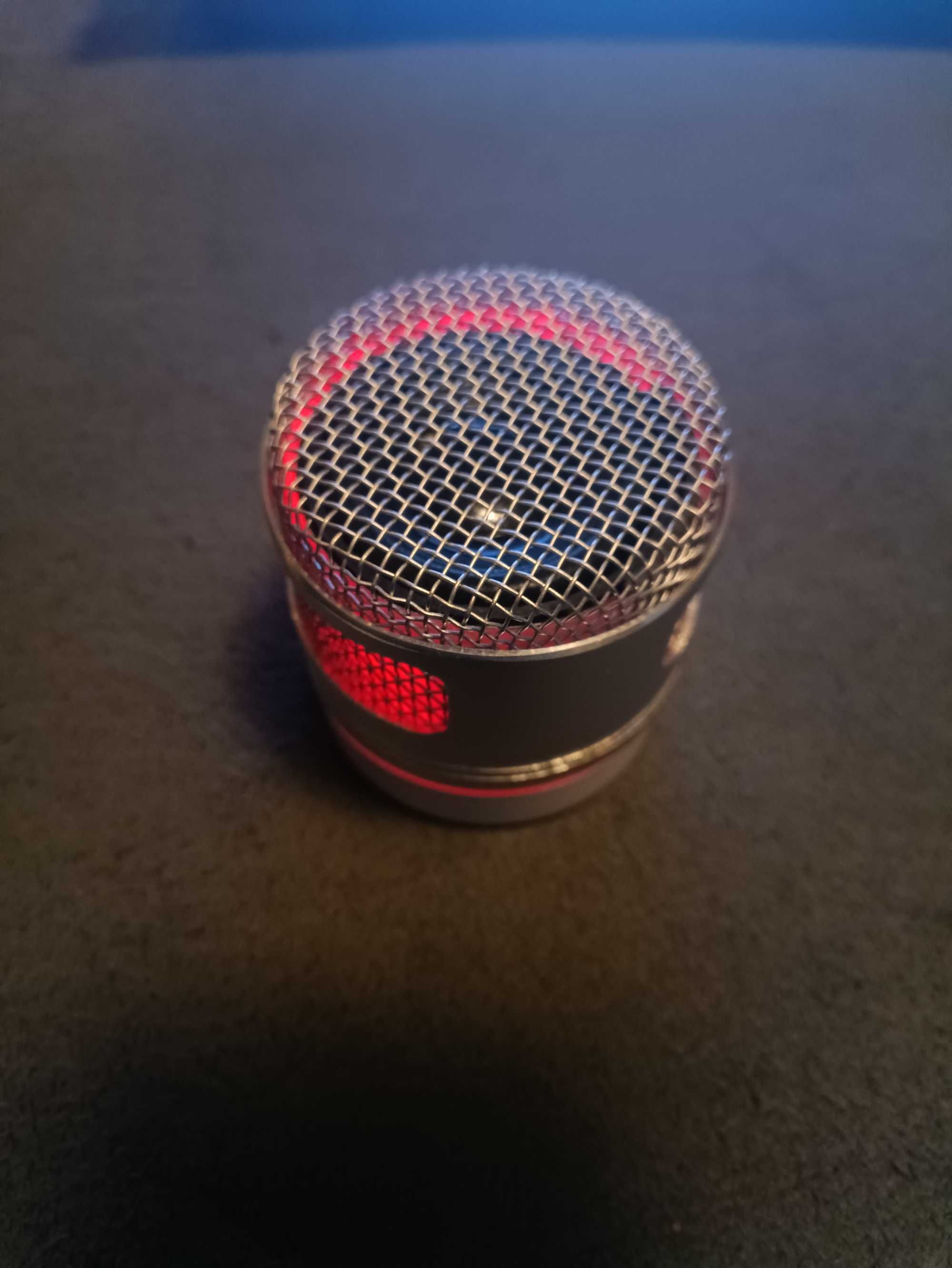 Głośnik przenośny BLT S09U-3 zmieniające się kolory LED metalowy 3W
