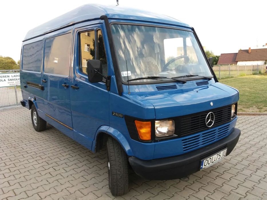 Mercedes-Benz 210 D  Mercedes - Benz 210 D