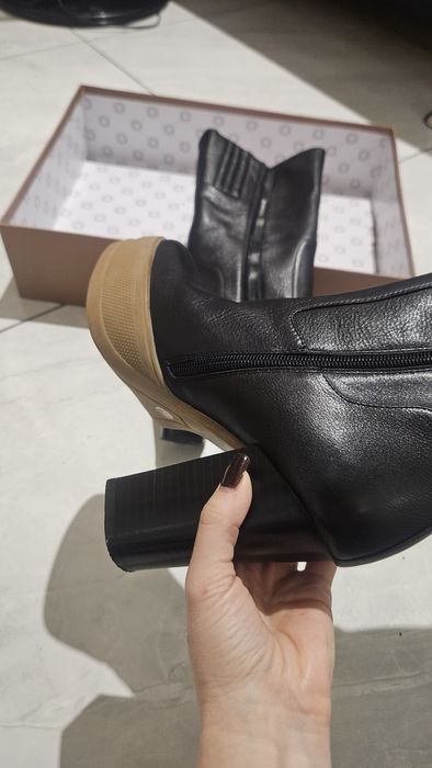 Напівчоботи, Нові, шкіра. Glossi