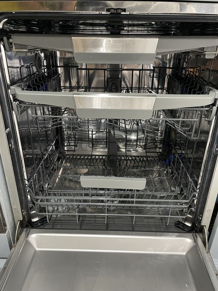 Conjunto cozinha - Frigorifico, máquina lavar louça e placa