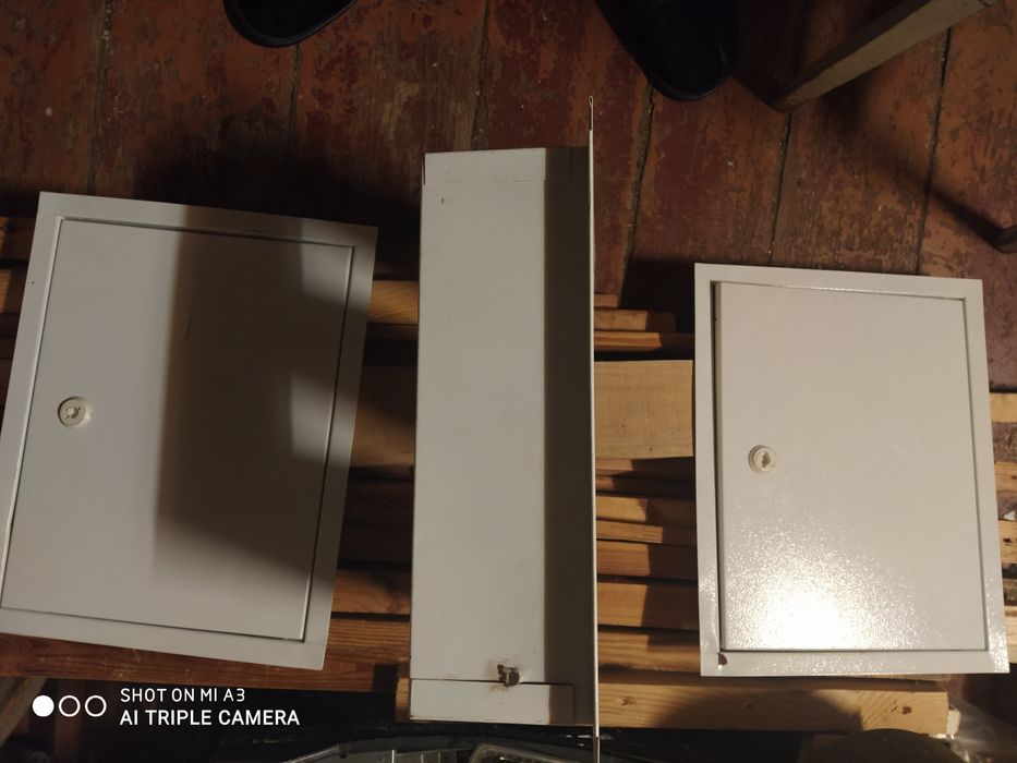 Продам щит металлический встроенный на 24 автомата.