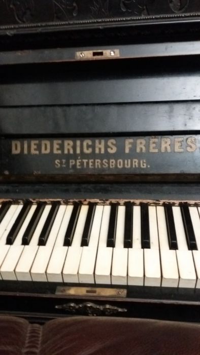 Продам пианино антиквариат