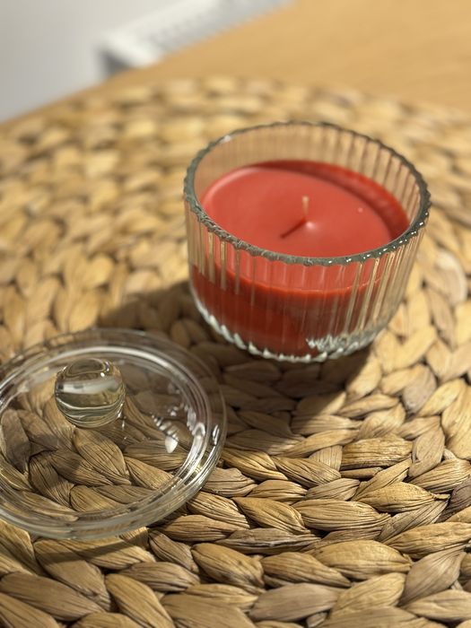 nowa czerwona świeca