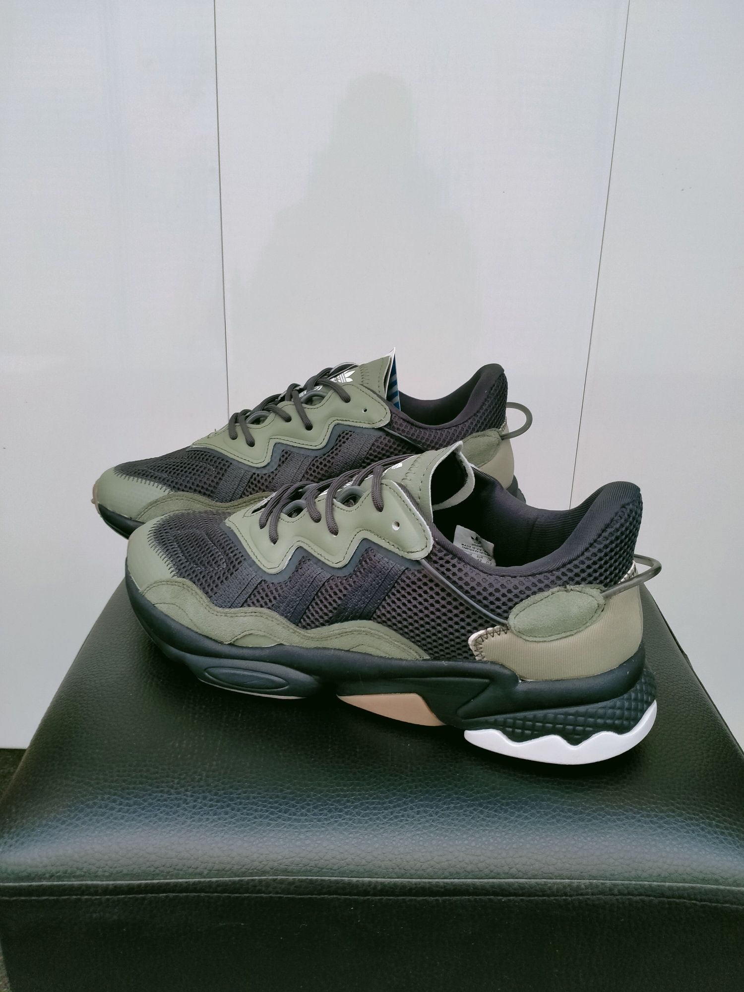 Чоловічі кросівки Adidas OZWEEGO. Виробництво Vietnam. РОЗМІРИ 41-46