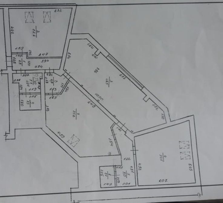Продається простора квартира площею 173.8 м.кв., вул. Федьковича 7А