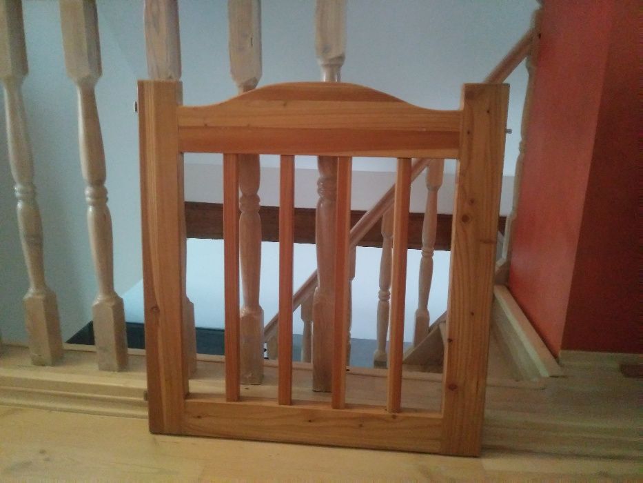 Barierka ochronna na schody z litego drewna 79,5x 76