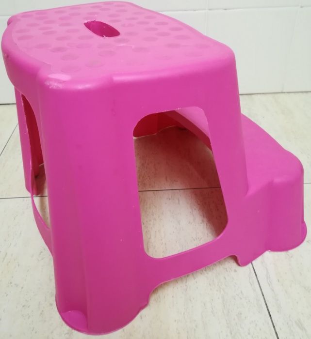 Banco com escadas para bébé ou criança
