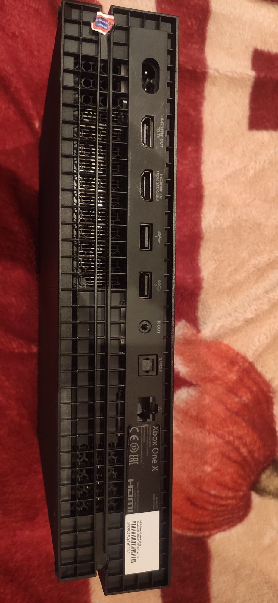 Xbox One X 1 TB 4K (2 геймпада)