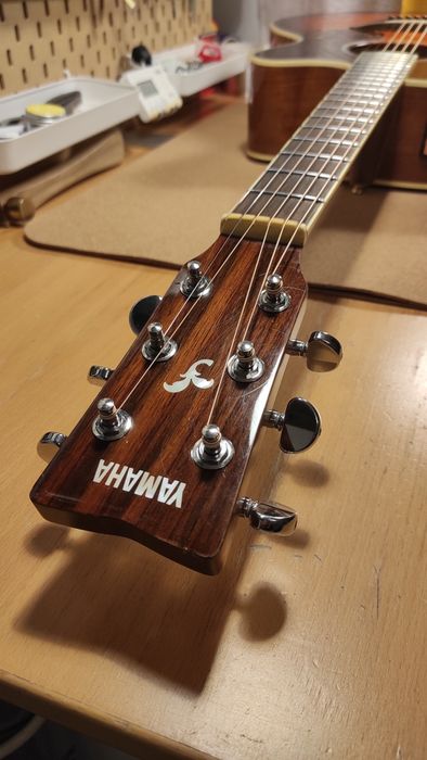 Gitara elektro akustyczna Yamaha FJX720SC z twardym case'm