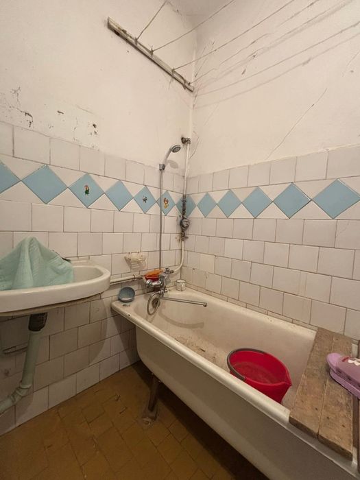 Продам квартиру під ремонт