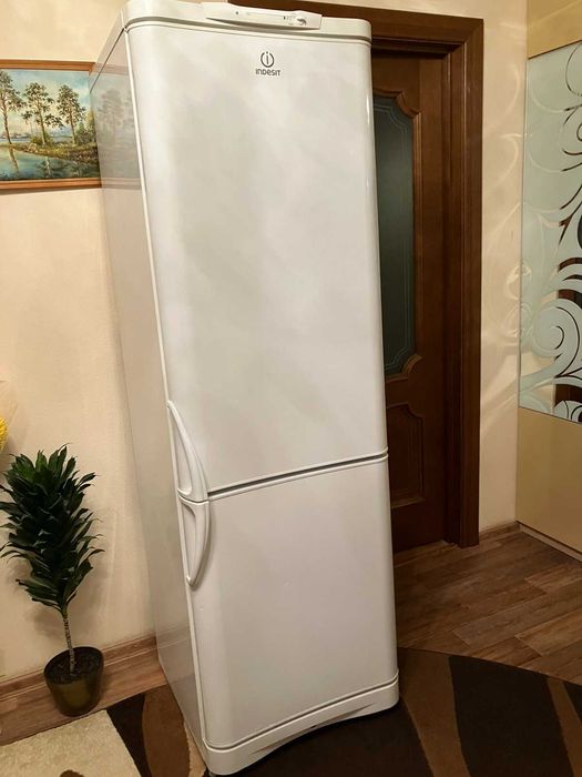 Холодильник Индезит б/у в хорошем состоянии