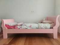 Cama cor de rosa