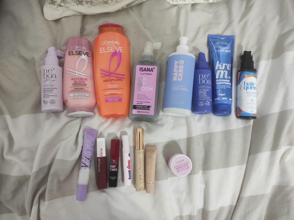 Zestaw kosmetyków do włosów/makijażu/paznokci