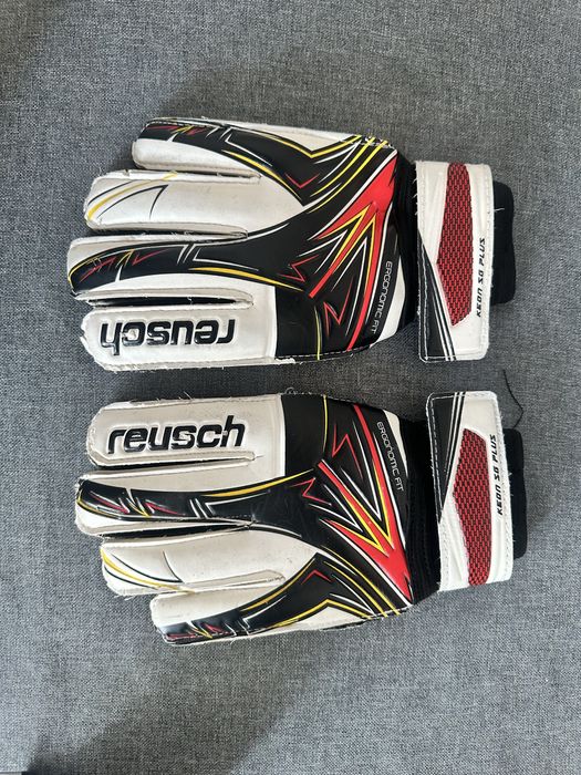 Перчатки для футболу.