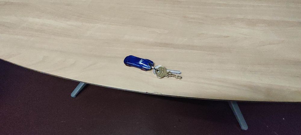 Mesa oval de escritório da marca Ahrend com 2 metros