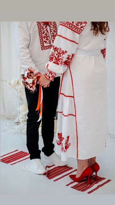 Жіноча вишита сукня бренду Anna Marchuk