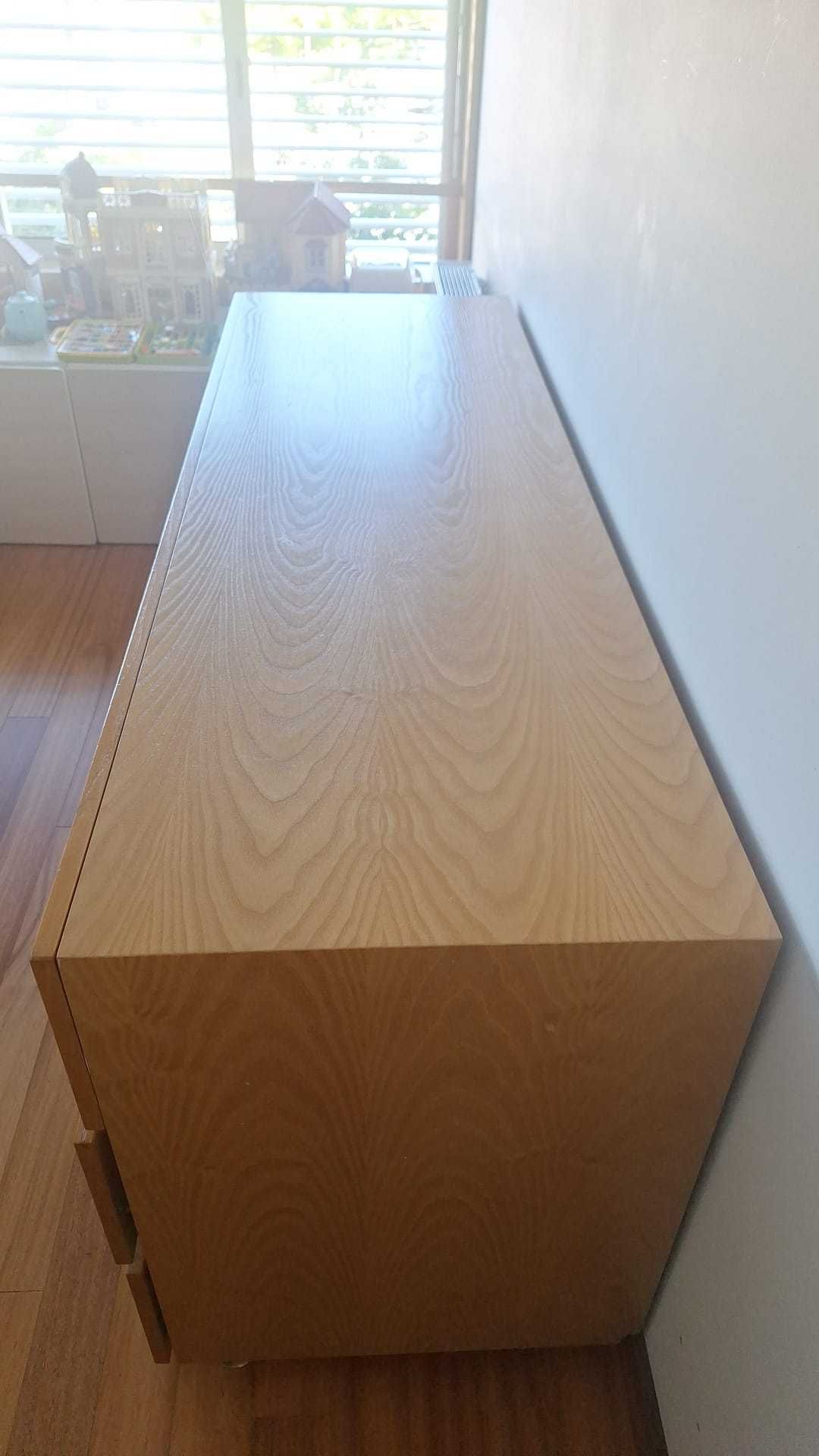 CÓMODA em chapa de Bétula em bom estado MEDIDAS 170x55x77