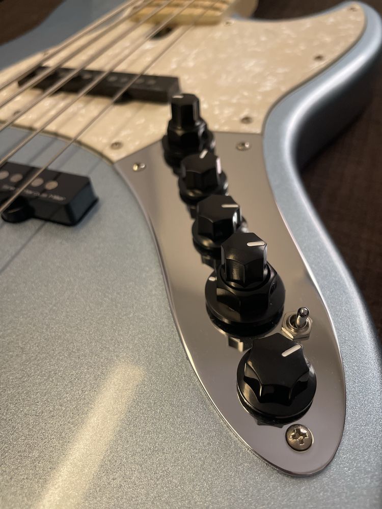 Marcus miller V7
