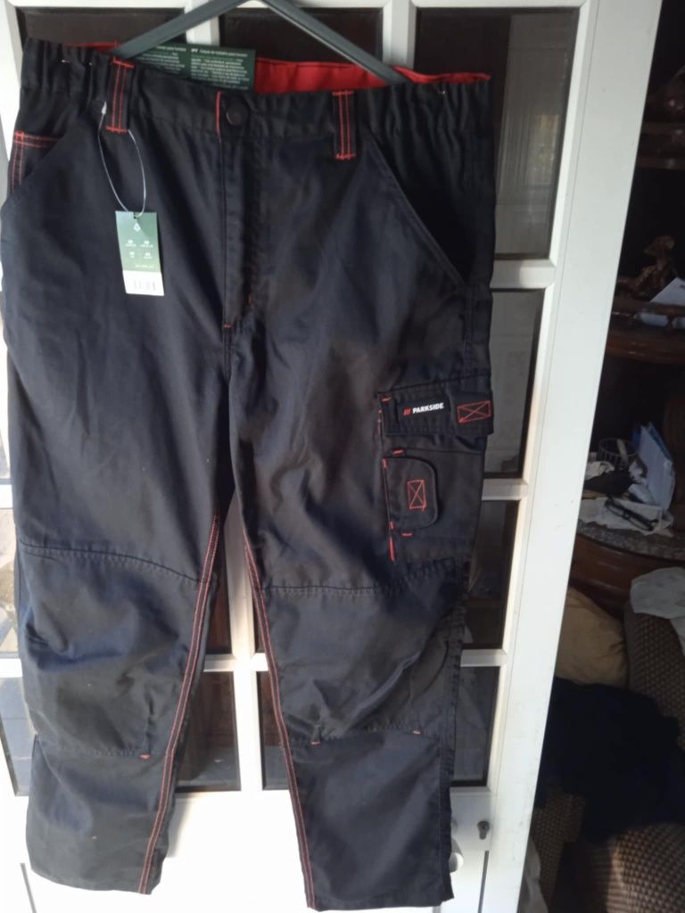 Vendo calças de trabalho, cor preta tamanho 44