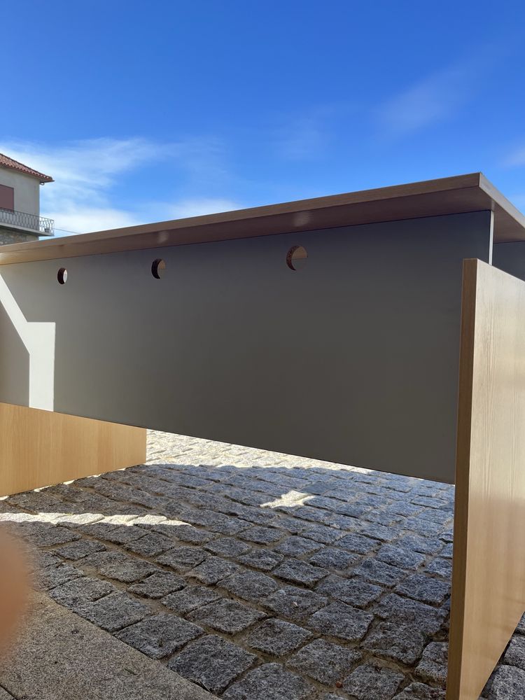 Secretária de madeira
