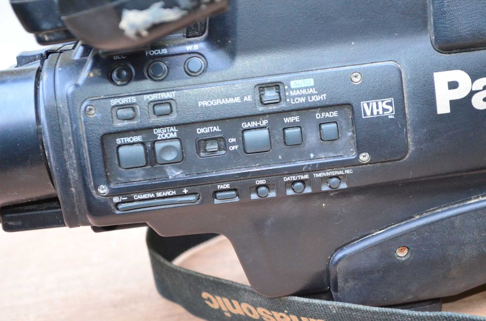 Большая VHS-видеокамера Panasonic NV-M3500 для видеомагнитофона