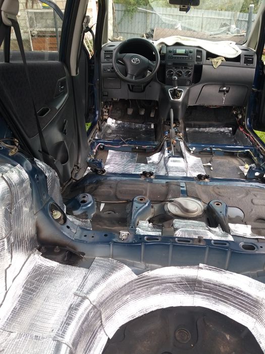 Тойота корола версо 2003р