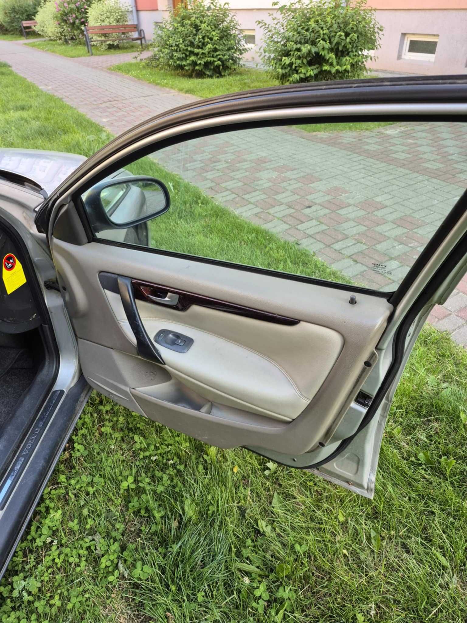 volvo s60 2000r. 2,4 bg 140 km