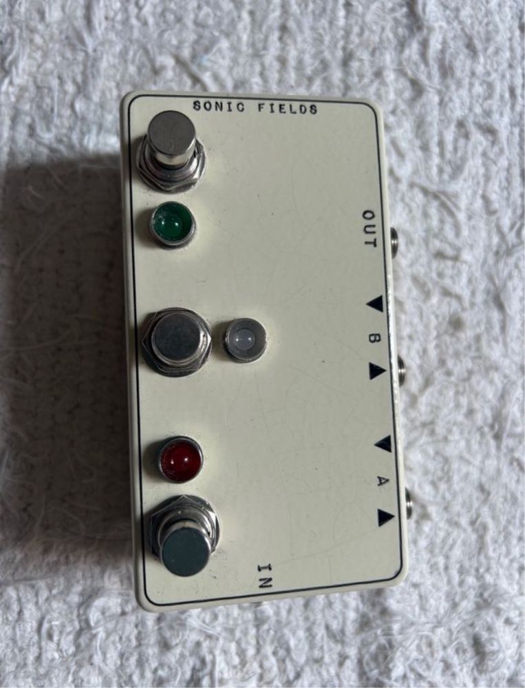 True Bypass switchable looper by sonic fields