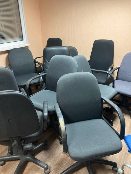 продам офісні крісла та столи