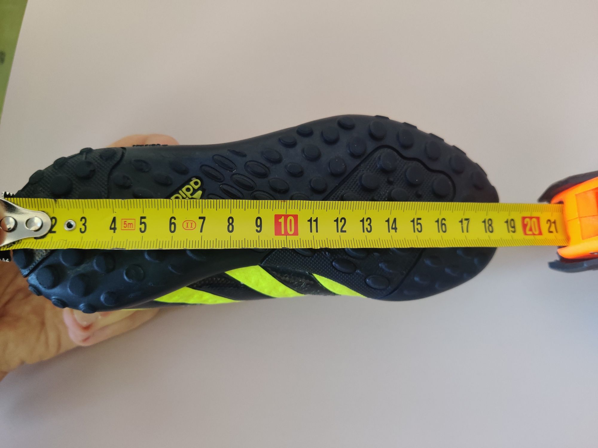 Дитяче футбольне взуття Adidas 28 розмір.