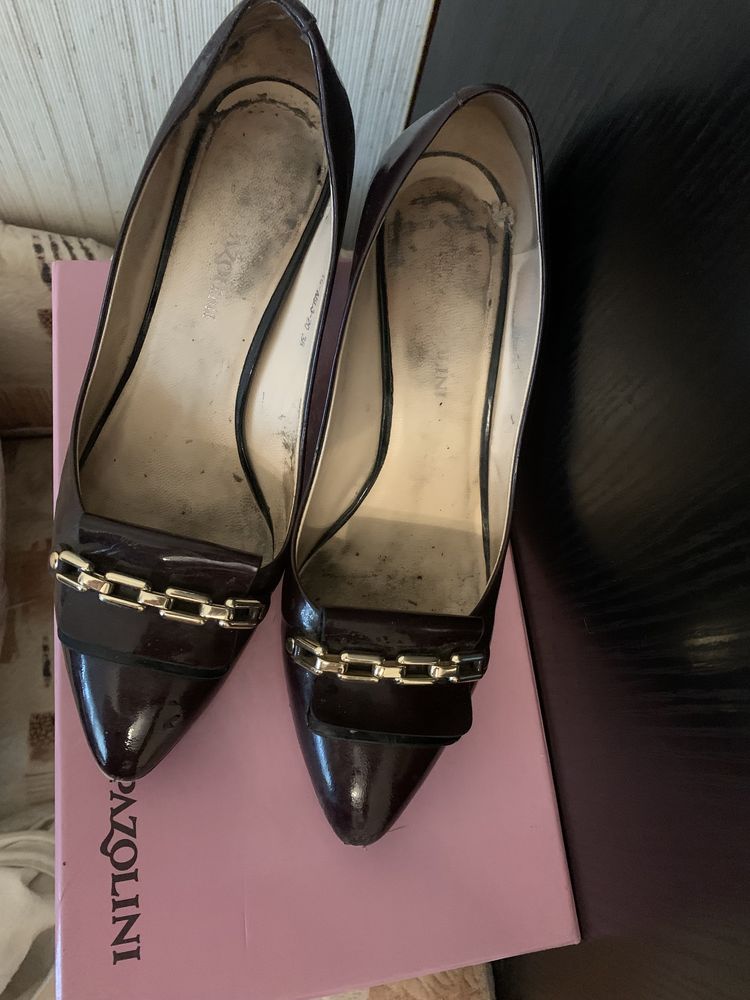 Жіночі туфлі темно бордового кольору