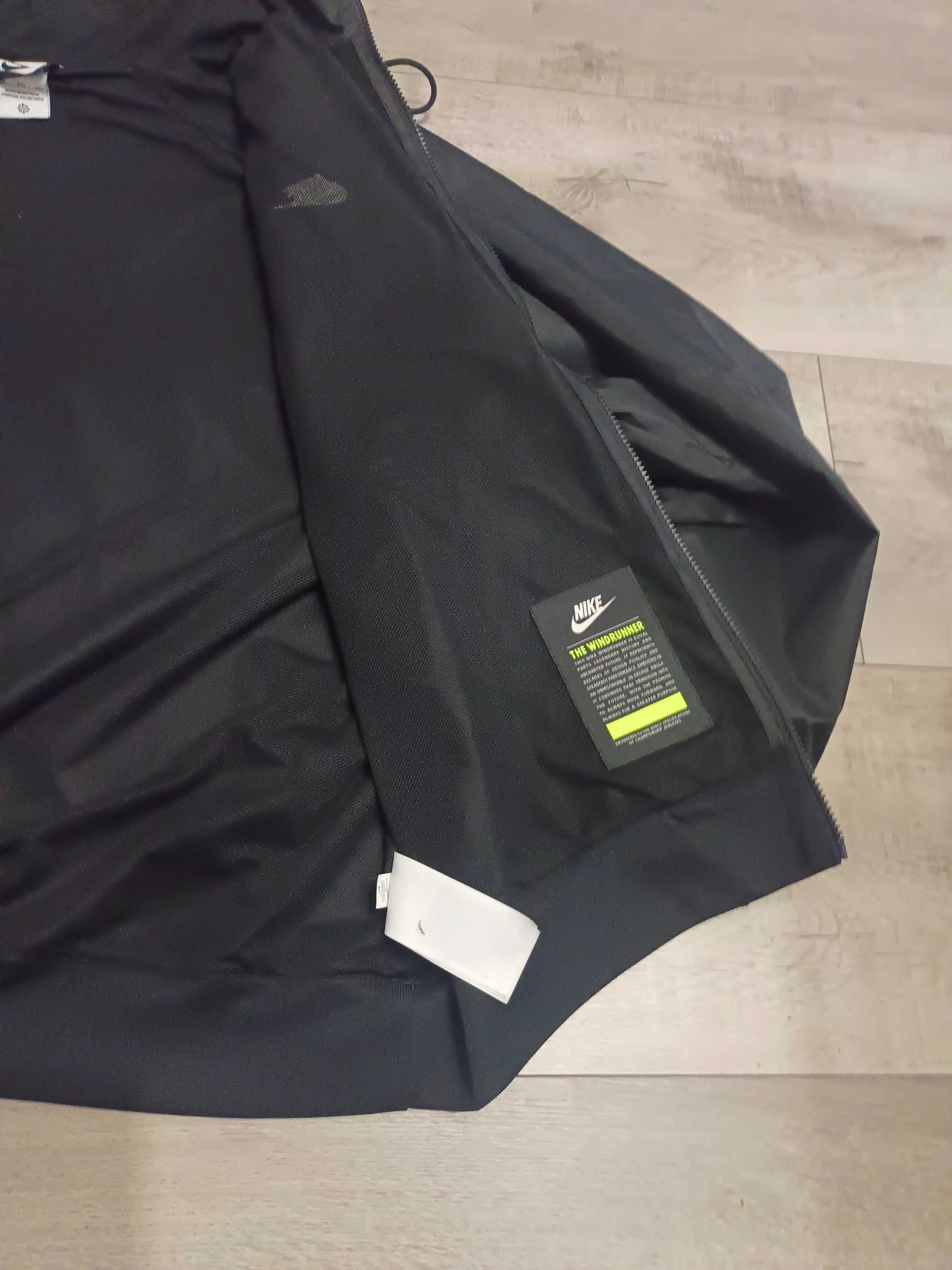Czarna kurtka deszczówka męska Nike