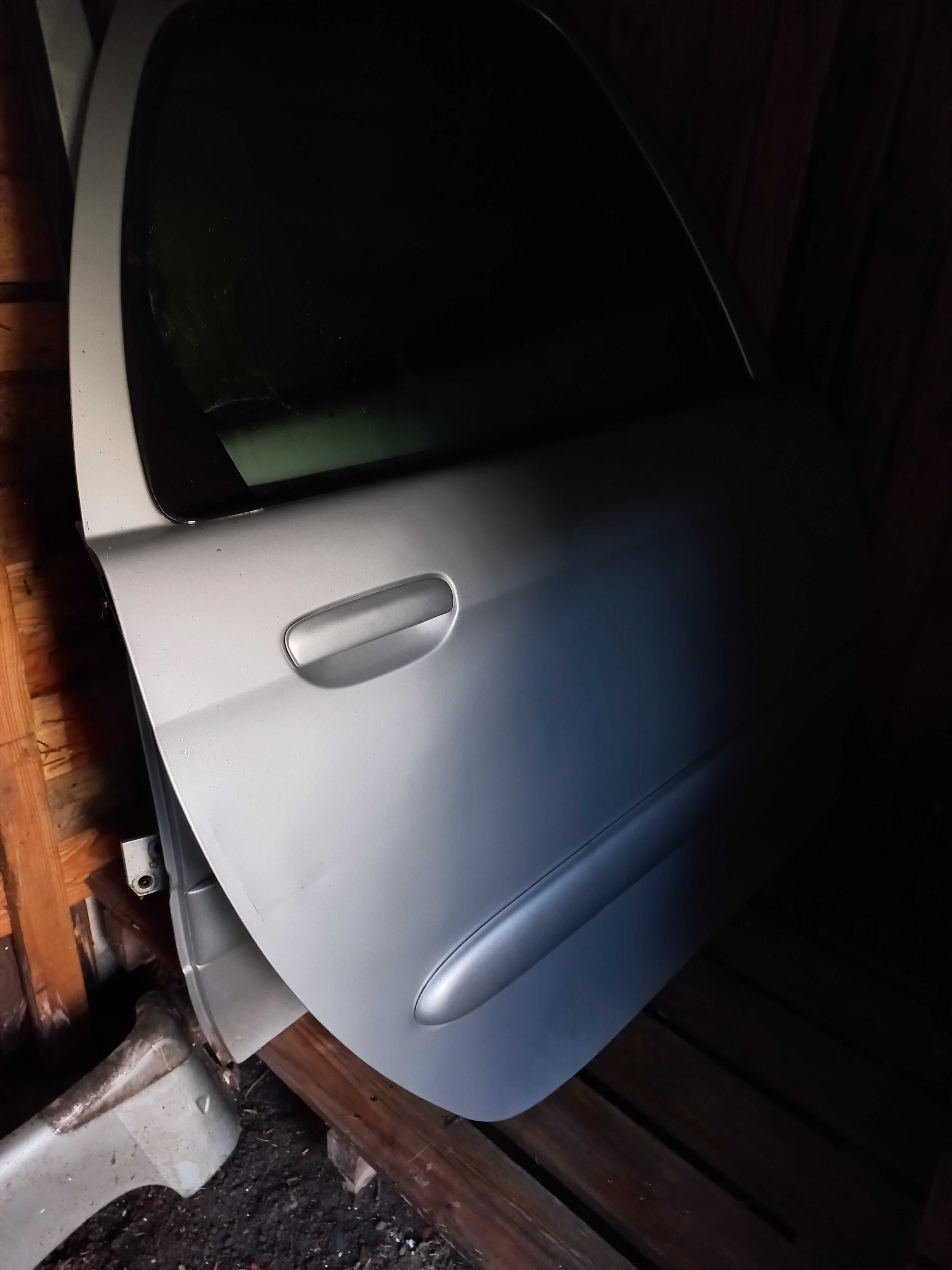 drzwi kpl Citroën Xsara Picasso..błotnik lampy tył