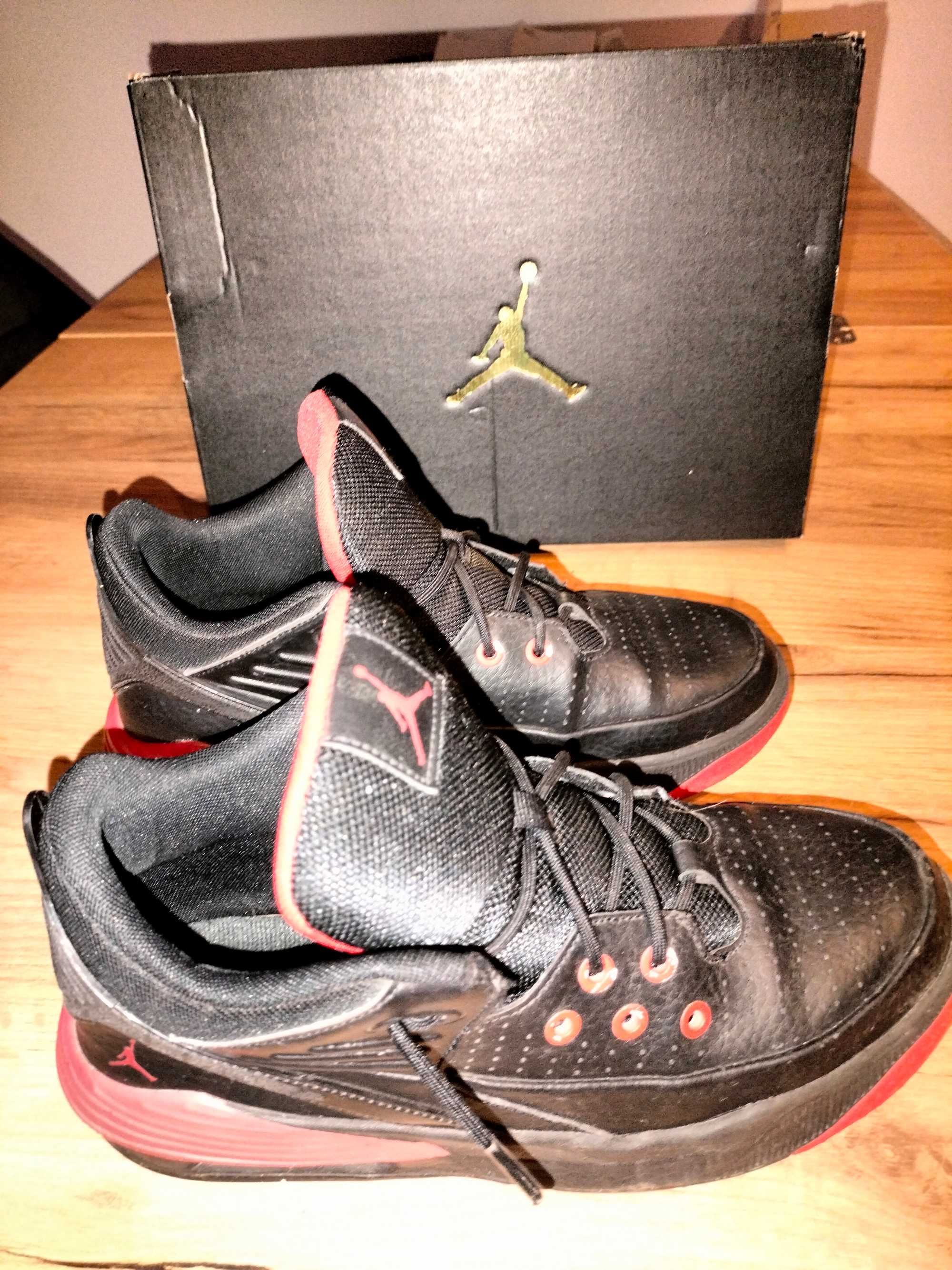 Czerwono-czarne buty Nike Jordan Max Aura 5, roz. 40