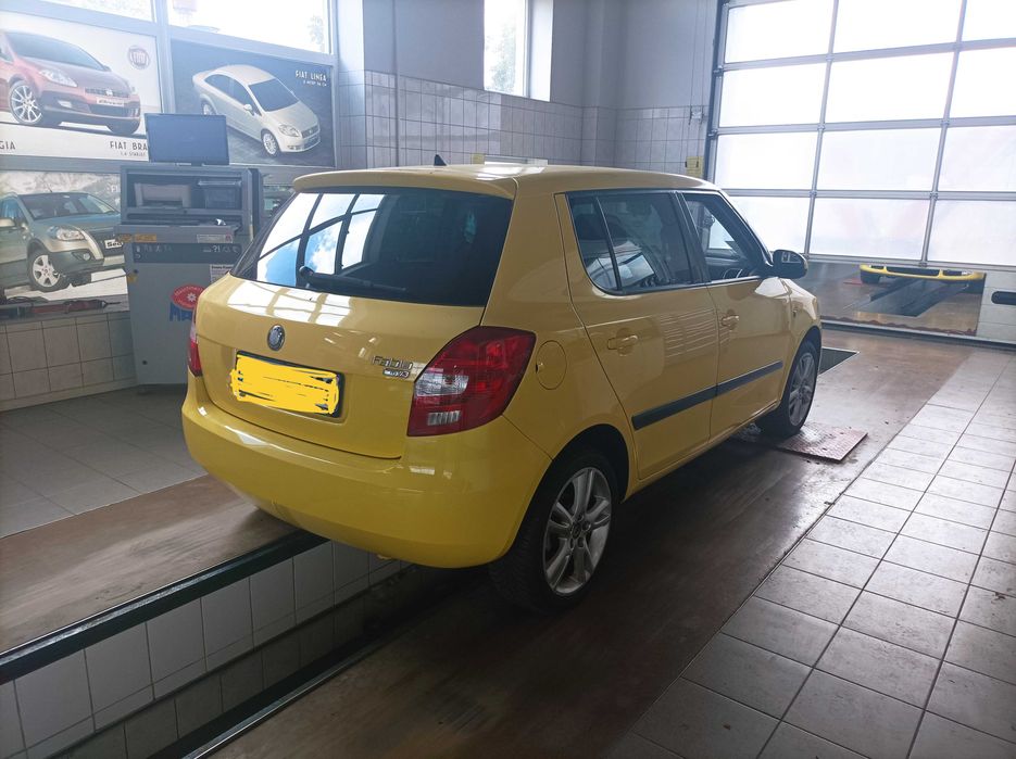 Skoda Fabia 1,6 MPI klimatronik grzane fotele skrętne światła 188 tkm