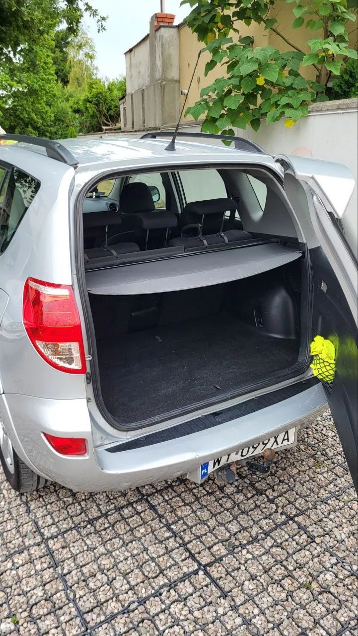 Toyota RAV4 Świeżo sprowadzona z Niemiec, wyposażona, Bluetooth, WEBASTO