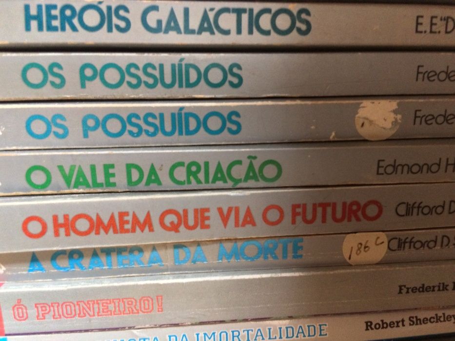 Argonauta, muitos livros da colecção, ofereço portes