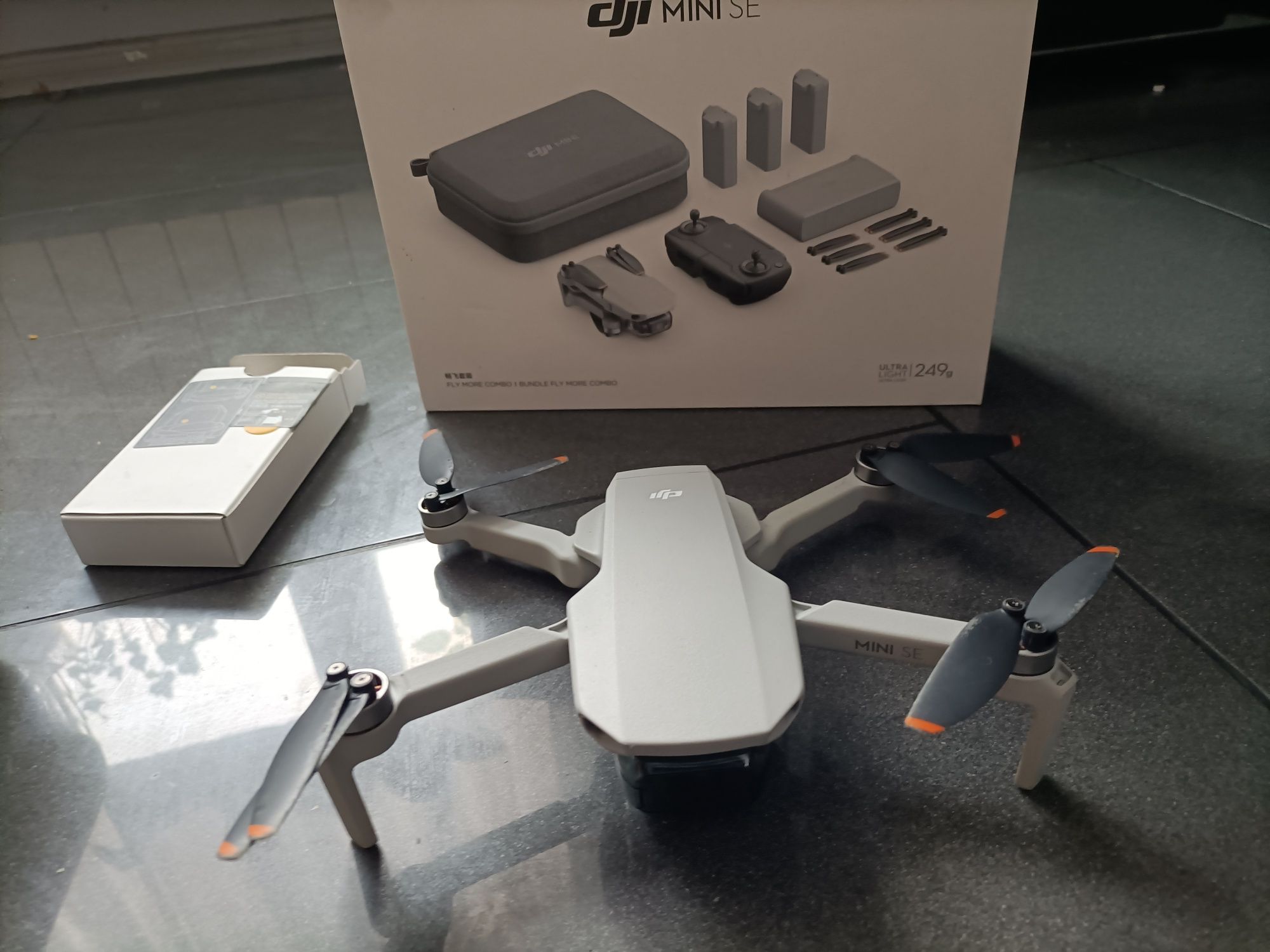 Dron DJI mini SE