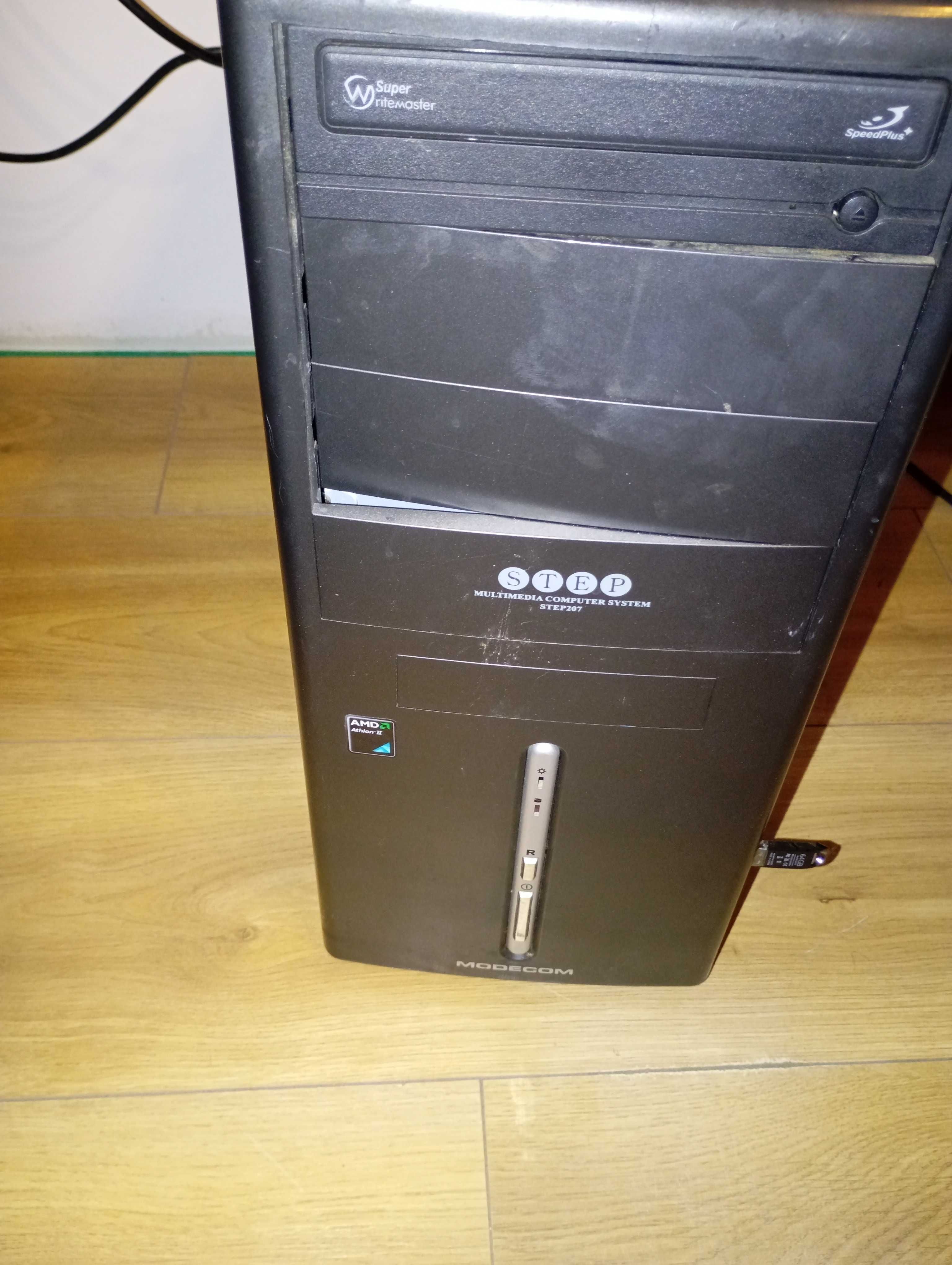 Komputer stacjonarny plus monitor