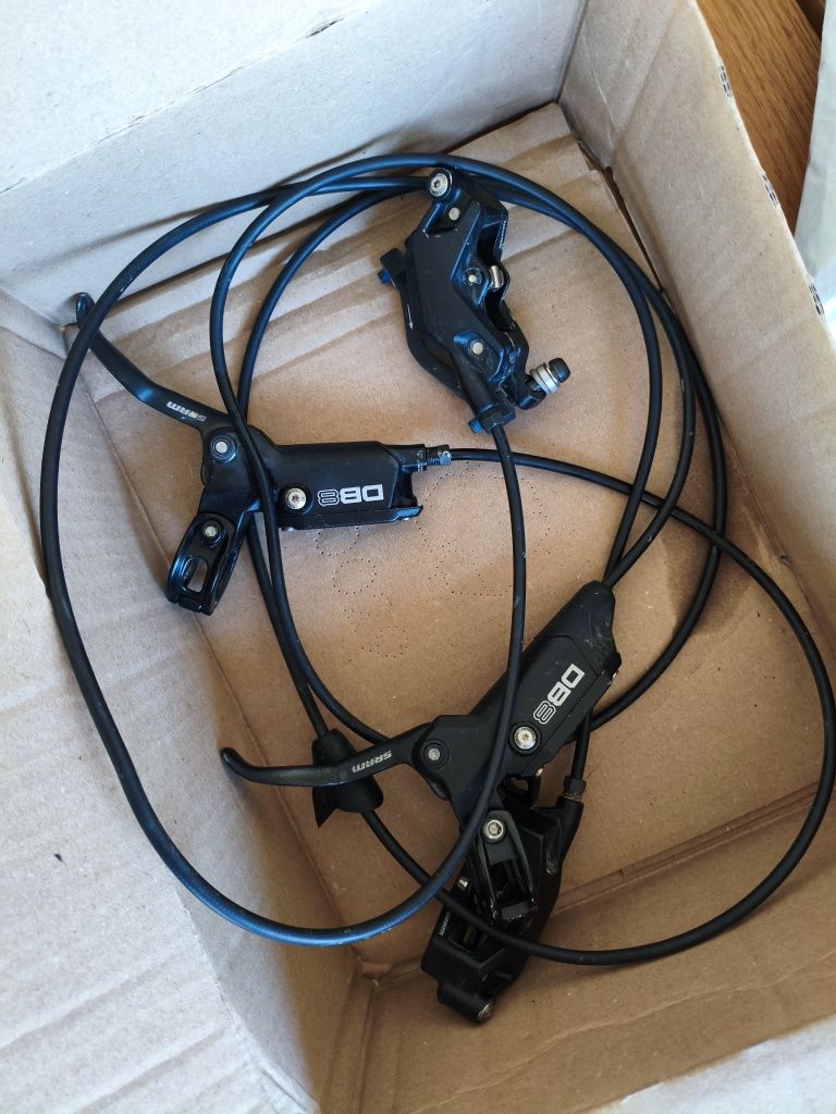 Hamulce SRAM DB8 z tarczami HS2