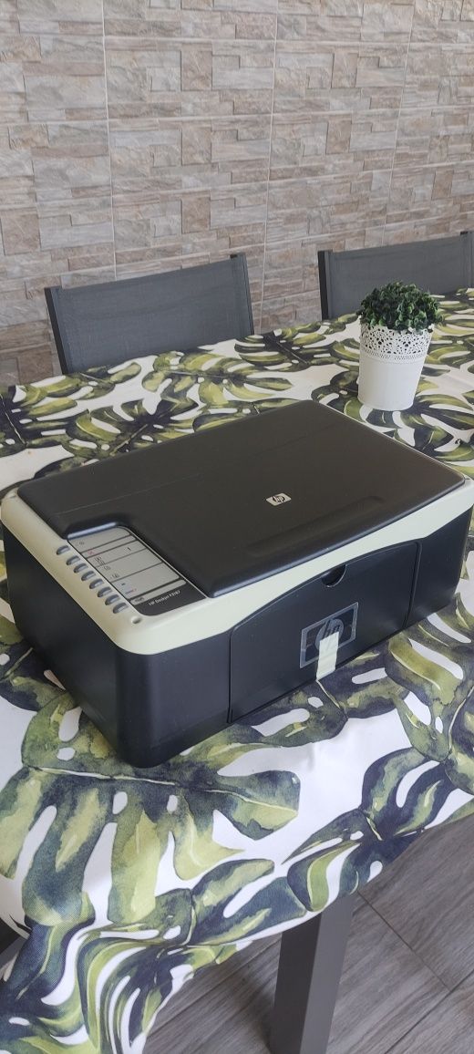 Impressora HP Deskjet F2187 com avaria.