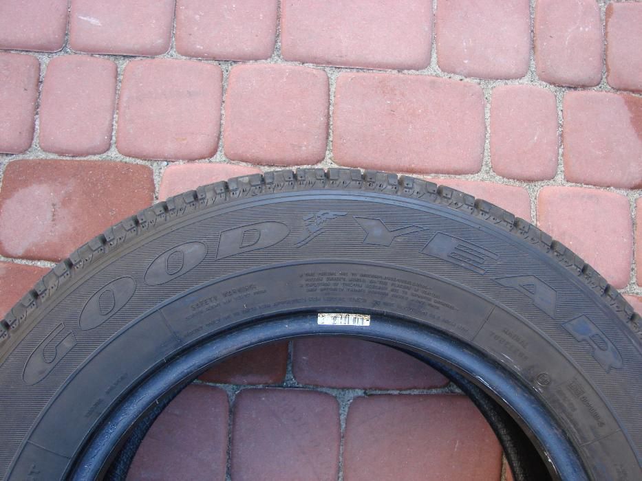1x Opona zimowa Good/Year 215/65/16C
