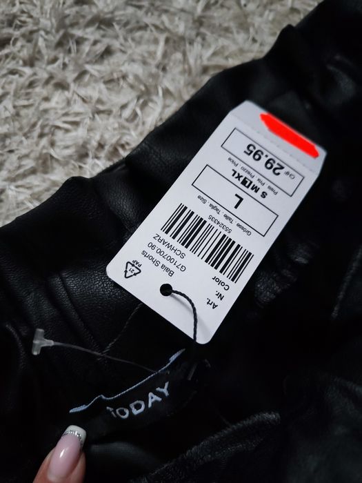 Фирменные кожаные шорты под матовую кожу Today р.М/L