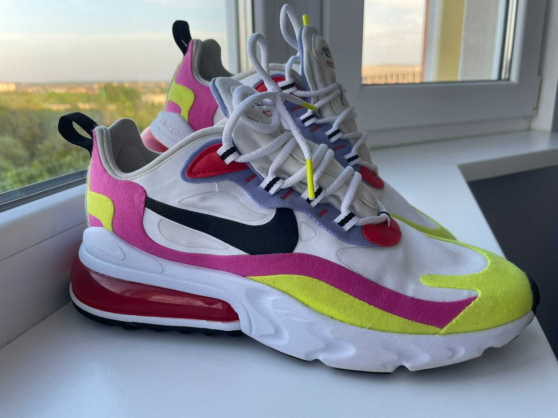 Жіночі кросівки Nike Air Max 270 React Color