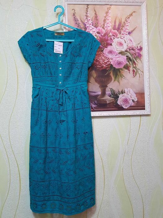 Стильное летнее батистовое ажурное платье миди очень яркое, вышивка