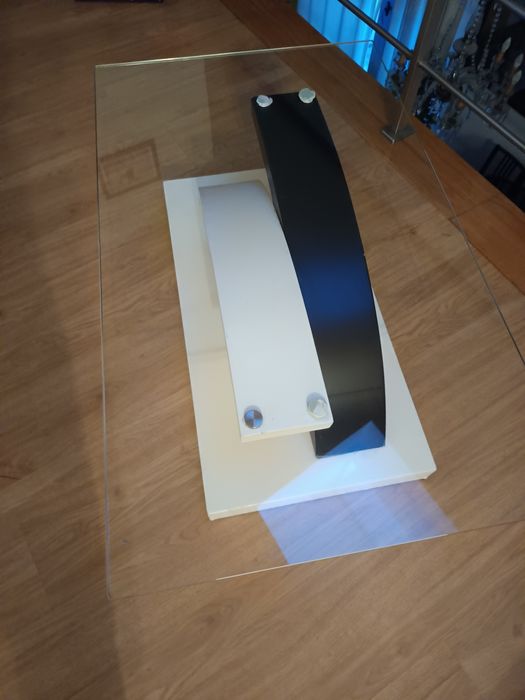 Mesa decorativa com tampo em vidro