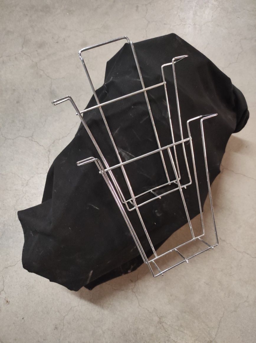 Wieszak ekspozytor na ulotki A4 na panel frezowany shop wall stojak