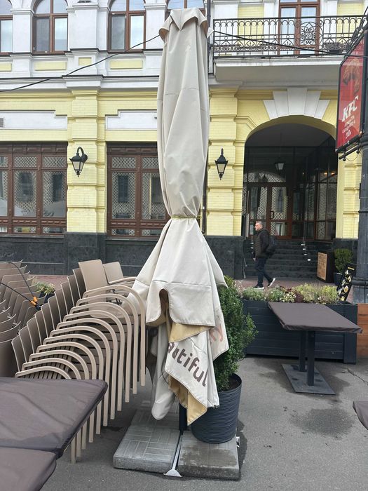 Продам парасольку для кафе, бару, дачи! Або вуличної торгівлі! 3 шт!