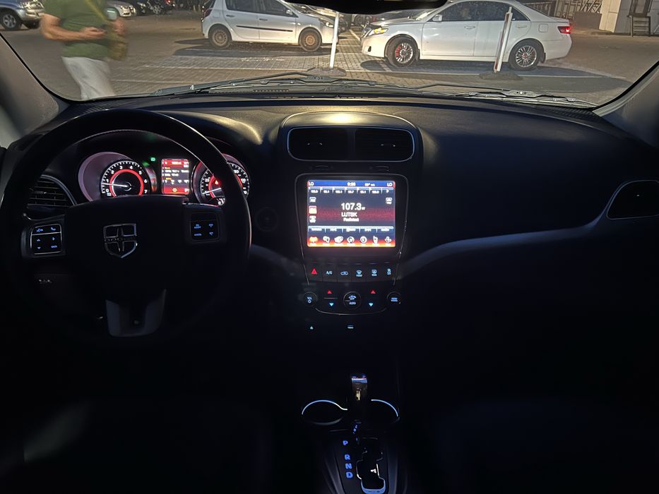 Dodge Journey (CROSSROAD)