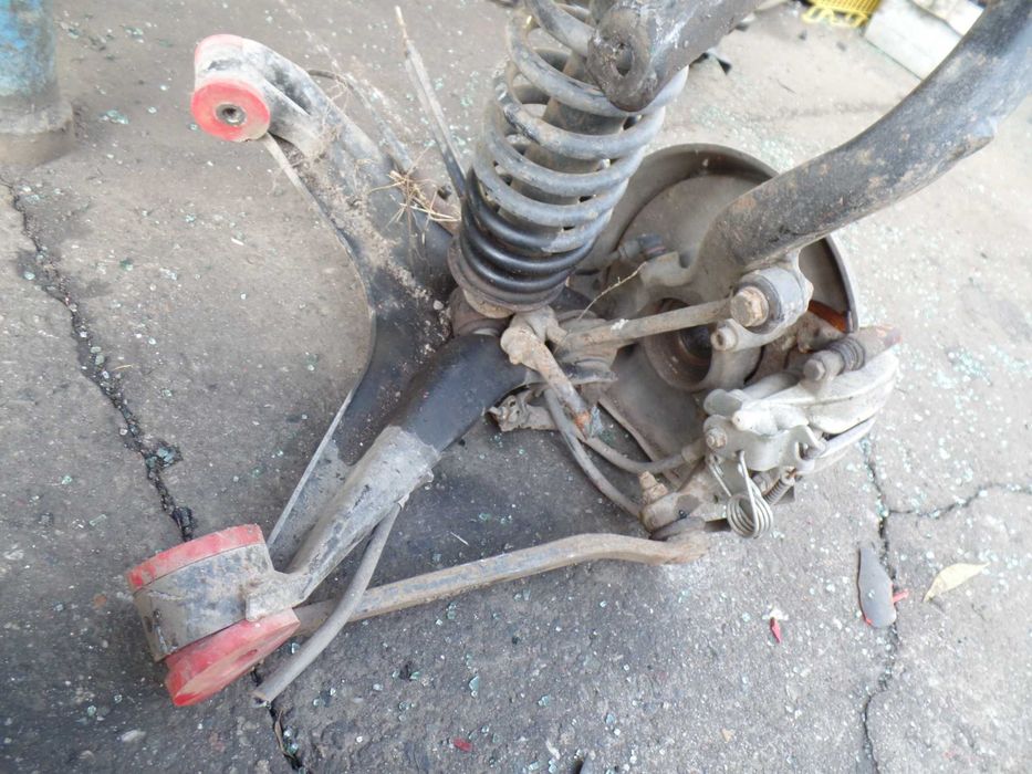 Lis5 Mocowanie amortyzatora audi a4 b5 QUATTRO prawy tylny